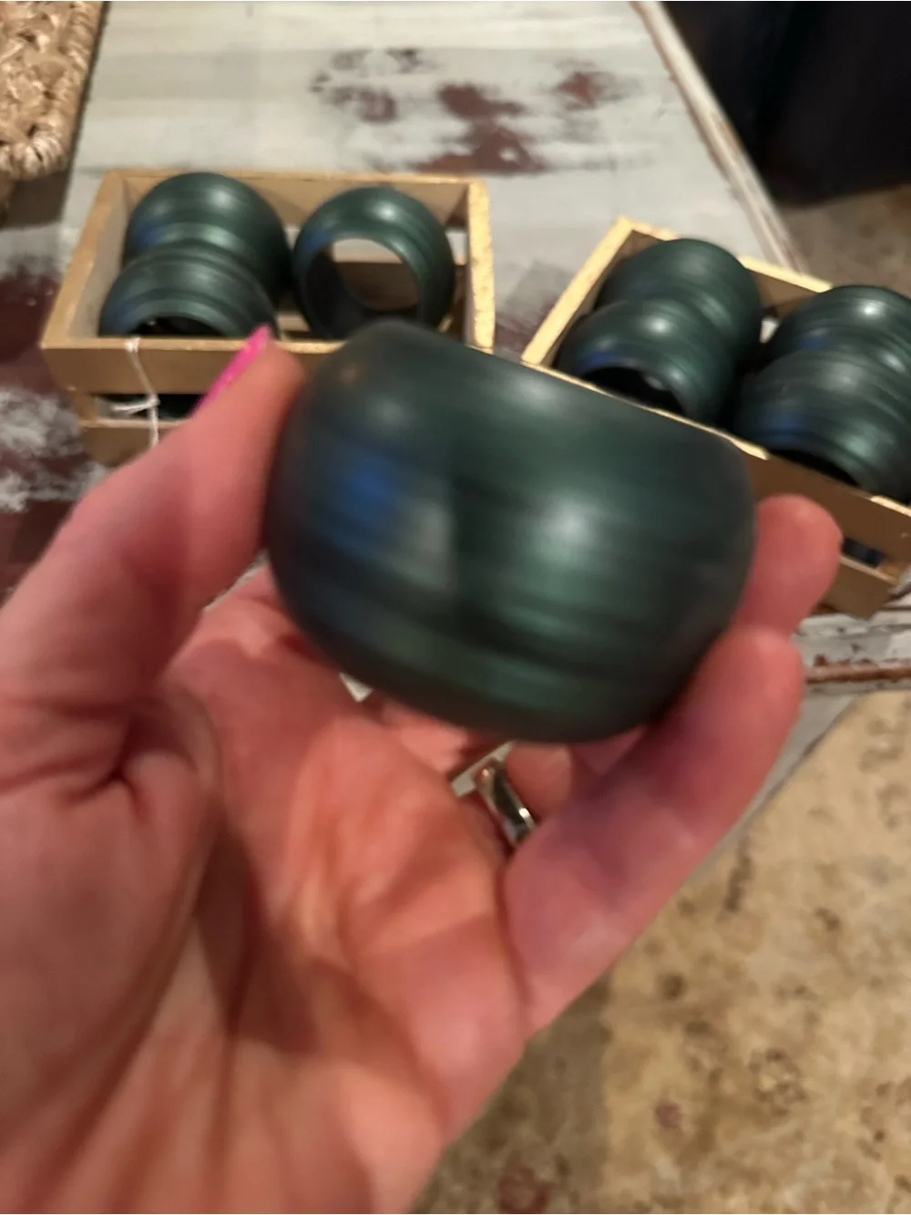 Pier 1 Set of 8 Green Napkin Rings NWT Wood Display Crates Table Decor classic